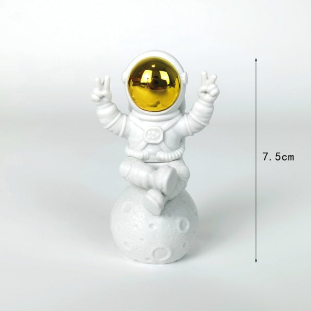 Dunk/Yoga Astronaut Figurine – Arte Attic